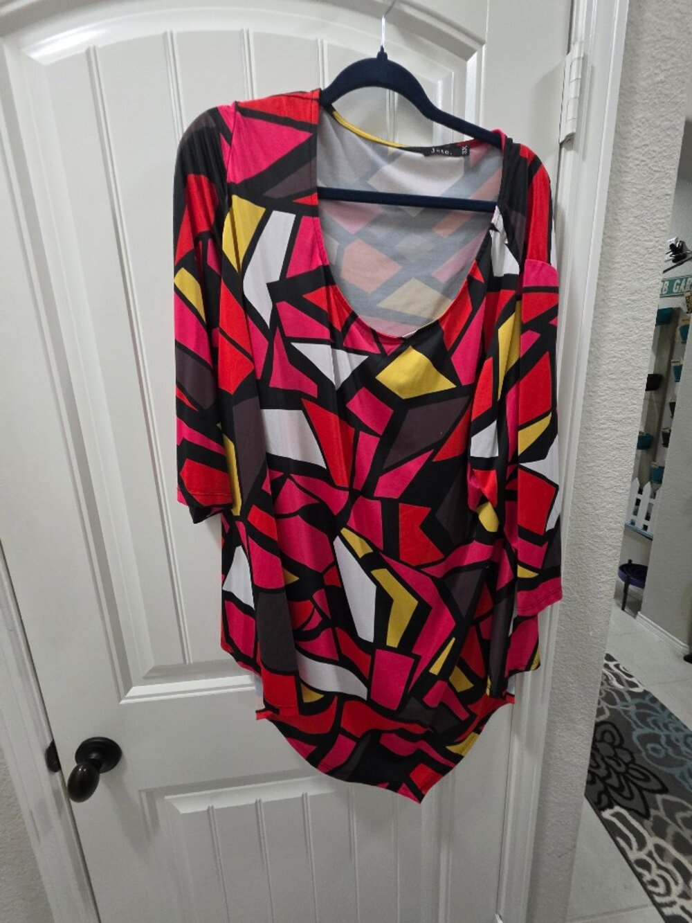 Jete 3X Fuchsia Black Abstract Geometric Sharkbite Tunic